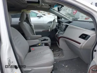 2011 Toyota Sienna XLE with VIN 5TDDK3DC0BS015244, listed as a IAAI auction lot 41413002 with 128,591 mi miles. Bid and sale history available at carsss.com. Image 5.