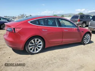 2018 Tesla Model 3 Long Range Battery z VIN 5YJ3E1EA4JF061733, wystawiony jako Copart lot #54885335 z przebiegiem 84 700 mil mil oraz Szkoda całkowita • Salvage title. Historia ofert i sprzedaży dostępna na DreamBid. Obrazek 3.