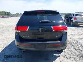 2013 Lincoln MKX z VIN 2LMDJ6JK8DBL01721, wystawiony jako IAAI lot #42318200 z przebiegiem 186 469 mil mil oraz . Historia ofert i sprzedaży dostępna na DreamBid. Obrazek 16.