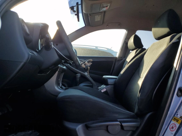 2006 Toyota RAV4 Sport z VIN JTMZD32V566009384, wystawiony jako Copart lot #60020355 z przebiegiem 158 296 mil mil oraz Szkoda całkowita • Salvage title. Historia ofert i sprzedaży dostępna na DreamBid. Obrazek 7.