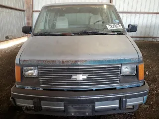 1993 GMC Safari z VIN 1GKDM15W6PB504662, wystawiony jako Copart lot #72306913 z przebiegiem 333 276 mil mil oraz Tytuł czysty. Historia ofert i sprzedaży dostępna na DreamBid. Obrazek 5.