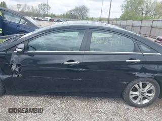 2011 Hyundai Sonata Limited z VIN 5NPEC4AC4BH032467, wystawiony jako IAAI lot #42127011 z przebiegiem 164 214 mil mil oraz . Historia ofert i sprzedaży dostępna na DreamBid. Obrazek 14.