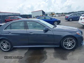 2016 Mercedes-Benz E 350 Sport z VIN WDDHF5KB5GB201488, wystawiony jako IAAI lot #42477574 z przebiegiem 107 279 mil mil oraz . Historia ofert i sprzedaży dostępna na DreamBid. Obrazek 13.