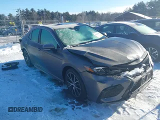 2022 Toyota Camry SE with VIN 4T1T11AK7NU690017, listed as a IAAI auction lot 41628839 with 38,678 mi miles. Bid and sale history available at carsss.com. Image 1.