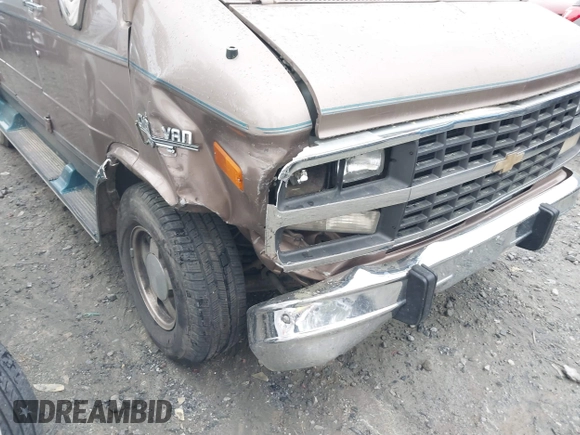 1995 Chevrolet Chevy Van z VIN 1GBEG25K8SF245639, wystawiony jako IAAI lot #41917862 z przebiegiem 89 015 mil mil oraz . Historia ofert i sprzedaży dostępna na DreamBid. Obrazek 6.