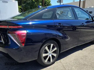 2020 Toyota Mirai z VIN JTDBVRBD2LA008274, wystawiony jako Copart lot #42030885 z przebiegiem 36 722 mil mil oraz Szkoda całkowita • Salvage title. Historia ofert i sprzedaży dostępna na DreamBid. Obrazek 3.