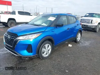2024 Nissan Kicks S z VIN 3N1CP5BV1RL518247, wystawiony jako IAAI lot #41783680 z przebiegiem 15 846 mil mil oraz . Historia ofert i sprzedaży dostępna na DreamBid. Obrazek 2.
