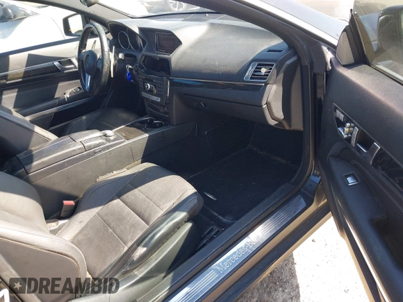2014 Mercedes-Benz E 350 с VIN WDDKJ5KB8EF247908, выставлен на аукционе IAAI как лот 41916727 с пробегом 179 762 миль миль и . История ставок и продаж доступна на DreamBid. Изображение 5.