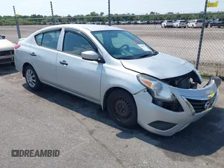 2016 Nissan Versa S Plus z VIN 3N1CN7AP0GL866767, wystawiony jako IAAI lot #42403778 z przebiegiem 71 037 mil mil oraz . Historia ofert i sprzedaży dostępna na DreamBid. Obrazek 1.