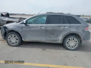 2010 Lincoln MKX z VIN 2LMDJ8JC7ABJ34770, wystawiony jako IAAI lot #41987851 z przebiegiem 142 986 mil mil oraz . Historia ofert i sprzedaży dostępna na DreamBid. Obrazek 14.