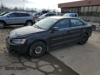 2013 Volkswagen Jetta SE z VIN 3VWDX7AJ8DM373199, wystawiony jako Copart lot #44747505 z przebiegiem 178 175 mil mil oraz Szkoda całkowita • Salvage title. Historia ofert i sprzedaży dostępna na DreamBid. Obrazek 1.