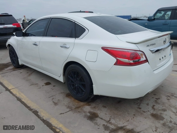 2013 Nissan Altima 2.5 S with VIN 1N4AL3AP5DC909516, listed as a IAAI auction lot 41635338 with 161,201 mi miles. Bid and sale history available at carsss.com. Image 3.