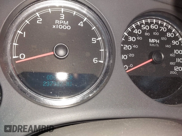 2007 Chevrolet Suburban LT z VIN 1GNFC160X7R218023, wystawiony jako IAAI lot #42305941 z przebiegiem 237 987 mil mil oraz . Historia ofert i sprzedaży dostępna na DreamBid. Obrazek 7.