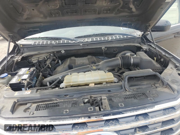 2019 Ford Expedition Max XLT z VIN 1FMJK1HT8KEA58488, wystawiony jako Copart lot #50576755 z przebiegiem 129 871 mil mil oraz Szkoda całkowita • Salvage title. Historia ofert i sprzedaży dostępna na DreamBid. Obrazek 12.