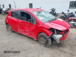 2012 Toyota Yaris L z VIN JTDKTUD32CD513940, wystawiony jako IAAI lot #42167466 z przebiegiem 108 407 mil mil oraz . Historia ofert i sprzedaży dostępna na DreamBid. Obrazek 1.