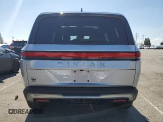 2025 Rivian R1S Adventure z VIN 7PDSGBBA2SN052590, wystawiony jako Copart lot #48431075 z przebiegiem 11 065 mil mil oraz Szkody całkowita. Historia ofert i sprzedaży dostępna na DreamBid. Obrazek 6.
