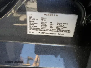 2025 Tesla Model Y Long Range with VIN 7SAYGDED4SF240354, listed as a Copart auction lot 52049745 with 6,785 mi miles and Salvage Title. Bid and sale history available at DreamBid. Image 12.