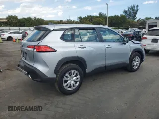 2023 Toyota Corolla Cross L z VIN 7MUAAAAG8PV043744, wystawiony jako Copart lot #47469395 z przebiegiem 84 015 mil mil oraz Nie do naprawy • Non repairable. Historia ofert i sprzedaży dostępna na DreamBid. Obrazek 3.