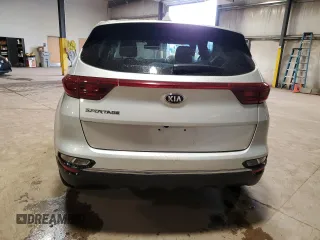 2020 Kia Sportage LX z VIN KNDPMCAC8L7661090, wystawiony jako Copart lot #53094205 z przebiegiem 35 990 mil mil oraz Szkoda całkowita • Salvage title. Historia ofert i sprzedaży dostępna na DreamBid. Obrazek 6.