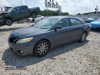 2011 Toyota Camry LE z VIN 4T1BF3EK1BU135336, wystawiony jako Copart lot #62228115 z przebiegiem 224 554 mil mil oraz Czysty tytuł • Clean title. Historia ofert i sprzedaży dostępna na DreamBid. Obrazek 1.