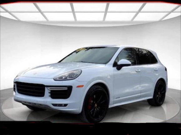 2022 Porsche Cayenne z VIN WP1AA2AY2NDA06673, wystawiony jako Copart lot #42586635 z przebiegiem 17 392 mil mil oraz Czysty tytuł • Clean title. Historia ofert i sprzedaży dostępna na DreamBid. Obrazek 2.