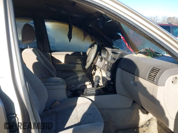 2004 Kia Sorento LX with VIN KNDJC733945268452, listed as a IAAI auction lot 41273839 with 1 mi miles. Bid and sale history available at carsss.com. Image 5.