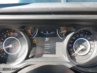 2024 Jeep Gladiator Sport S with VIN 1C6HJTAG6RL111586, listed as a IAAI auction lot 41833397 with 2,452 mi miles. Bid and sale history available at carsss.com. Image 7.