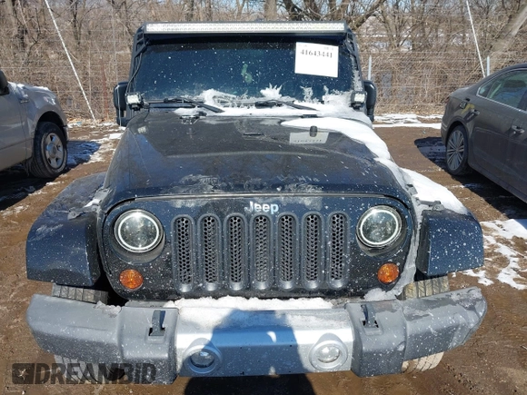 2012 Jeep Wrangler Unlimited Altitude z VIN 1C4HJWEG7CL191444, wystawiony jako IAAI lot #41643441 z przebiegiem 220 785 mil mil oraz . Historia ofert i sprzedaży dostępna na DreamBid. Obrazek 12.