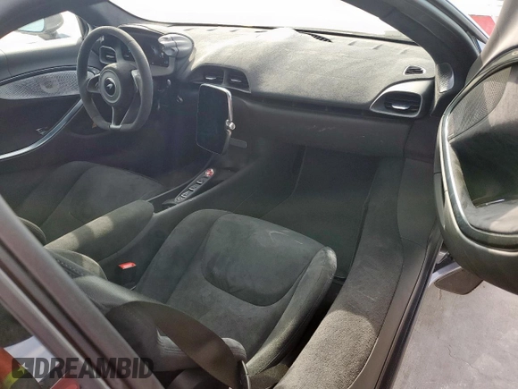 2024 McLaren Artura z VIN SBM16AEA3RW002188, wystawiony jako Copart lot #45177415 z przebiegiem 3440 mil mil oraz Szkody całkowita. Historia ofert i sprzedaży dostępna na DreamBid. Obrazek 8.
