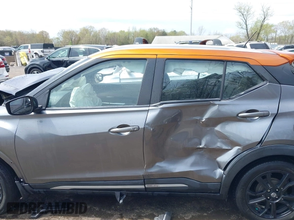 2020 Nissan Kicks SR z VIN 3N1CP5DV0LL542155, wystawiony jako IAAI lot #41997210 z przebiegiem 84 114 mil mil oraz . Historia ofert i sprzedaży dostępna na DreamBid. Obrazek 14.