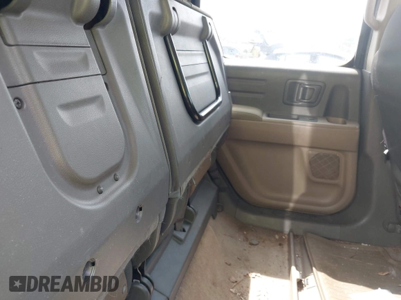 2006 Honda Ridgeline RTS with VIN 2HJYK16426H575651, listed as a IAAI auction lot 42151240 with 262,135 mi miles. Bid and sale history available at carsss.com. Image 8.