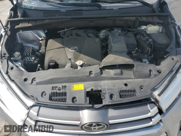 2018 Toyota Highlander SE with VIN 5TDJZRFH1JS527037, listed as a Copart auction lot 60348635 with 56,207 mi miles and Salvage title. Bid and sale history available at DreamBid. Image 12.