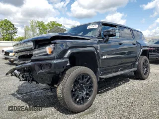 2024 GMC Hummer EV 2X with VIN 1GKB0NDE0RU109550, listed as a Copart auction lot 52746425 with 5,426 mi miles and Salvage Title. Bid and sale history available at carsss.com. Image 1.