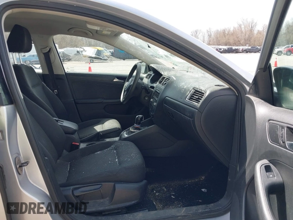 2014 Volkswagen Jetta TDI w/Premium/Nav z VIN 3VWLL7AJ3EM332617, wystawiony jako IAAI lot #42033000 z przebiegiem 186 444 mil mil oraz . Historia ofert i sprzedaży dostępna na DreamBid. Obrazek 5.