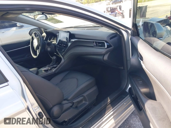 2023 Toyota Camry SE z VIN 4T1G11AK9PU805365, wystawiony jako IAAI lot #40647197 z przebiegiem 18 643 mil mil oraz . Historia ofert i sprzedaży dostępna na DreamBid. Obrazek 5.