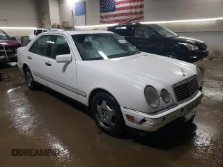 1997 Mercedes-Benz E-Class with VIN WDBJF72F6VA263199, listed as a Copart auction lot 43445715 with 121,444 mi miles and Salvage Title. Bid and sale history available at carsss.com. Image 4.