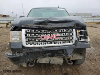 2011 GMC Sierra 2500HD Denali with VIN 1GT125C89BF264055, listed as a Copart auction lot 76407454 with 211,776 mi miles and Salvage Title. Bid and sale history available at carsss.com. Image 5.