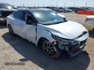 2024 Nissan Sentra SR z VIN 3N1AB8DVXRY225230, wystawiony jako IAAI lot #41995846 z przebiegiem 18 727 mil mil oraz . Historia ofert i sprzedaży dostępna na DreamBid. Obrazek 1.