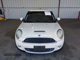 2009 MINI Hardtop S с VIN WMWMF73509TW82449, выставлен на аукционе IAAI как лот 42304286 с пробегом Не указан миль и . История ставок и продаж доступна на DreamBid. Изображение 12.