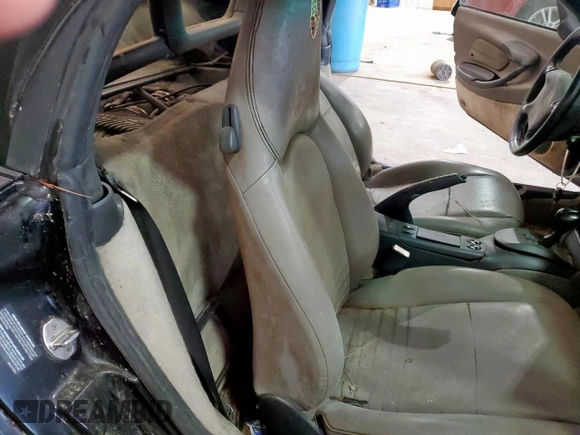 1999 Porsche Boxster z VIN WP0CA2988XU623383, wystawiony jako Copart lot #60567895 z przebiegiem Nie podano mil oraz Czysty tytuł • Clean title. Historia ofert i sprzedaży dostępna na DreamBid. Obrazek 10.