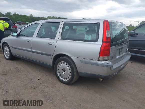2001 Volvo V70 with VIN YV1SW58D512096722, listed as a IAAI auction lot 42080844 with 218,965 mi miles and . Bid and sale history available at DreamBid. Image 3.
