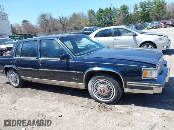 1988 Cadillac Fleetwood z VIN 1G6CB5153J4265796, wystawiony jako IAAI lot #42129869 z przebiegiem 63 756 mil mil oraz . Historia ofert i sprzedaży dostępna na DreamBid. Obrazek 13.