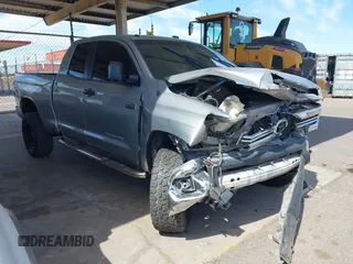 2017 Toyota Tundra SR5 z VIN 5TFRY5F15HX214109, wystawiony jako IAAI lot #42181518 z przebiegiem 78 251 mil mil oraz . Historia ofert i sprzedaży dostępna na DreamBid. Obrazek 1.