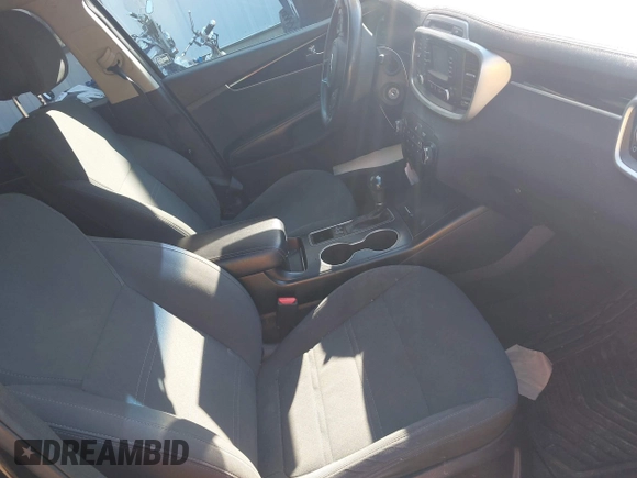 2016 Kia Sorento LX with VIN 5XYPGDA51GG179116, listed as a IAAI auction lot 42243910 with 159,805 mi miles and . Bid and sale history available at DreamBid. Image 5.