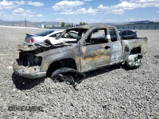 2005 Chevrolet Colorado LS Z71 z VIN 1GCDT196958230165, wystawiony jako Copart lot #54505655 z przebiegiem Nie podano mil oraz Nie do naprawy • Non repairable. Historia ofert i sprzedaży dostępna na DreamBid. Obrazek 1.