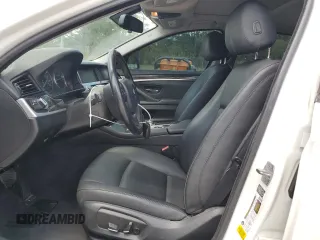 2015 BMW 5 Series 528i z VIN WBA5A5C53FD518240, wystawiony jako Copart lot #56024965 z przebiegiem 194 621 mil mil oraz Szkoda całkowita • Salvage title. Historia ofert i sprzedaży dostępna na DreamBid. Obrazek 7.