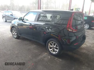 2022 Kia Soul LX with VIN KNDJ23AU1N7162106, listed as a IAAI auction lot 42071090 with 122,831 mi miles and . Bid and sale history available at DreamBid. Image 3.