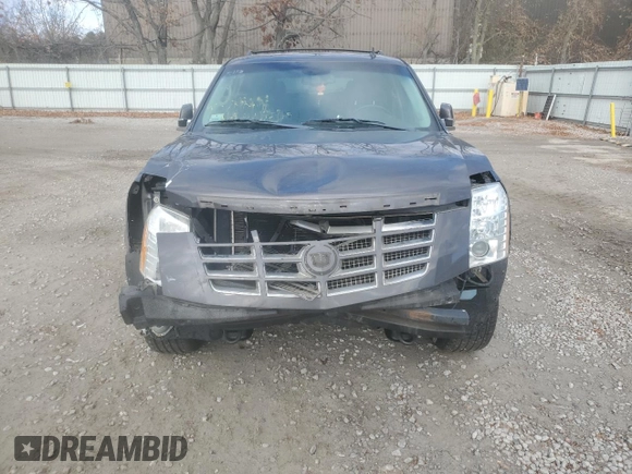 2011 Cadillac Escalade Premium z VIN 1GYS4CEF8BR300454, wystawiony jako Copart lot #79818904 z przebiegiem 160 032 mil mil oraz Tytuł czysty. Historia ofert i sprzedaży dostępna na DreamBid. Obrazek 5.