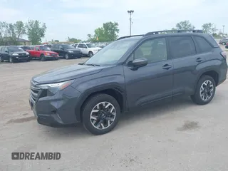 2025 Subaru Forester Premium z VIN JF2SLDDC4SH451241, wystawiony jako IAAI lot #42256273 z przebiegiem 3 108 mil mil oraz . Historia ofert i sprzedaży dostępna na DreamBid. Obrazek 17.