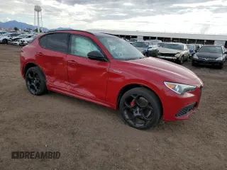 2022 Alfa Romeo Stelvio Veloce z VIN ZASPAKBNXN7D24109, wystawiony jako Copart lot #61717184 z przebiegiem 9 095 mil mil oraz Szkoda całkowita • Salvage title. Historia ofert i sprzedaży dostępna na DreamBid. Obrazek 4.